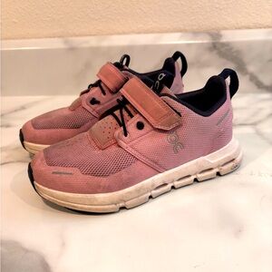 On Kids Preschool cloud play tennis shoes (girls) pink